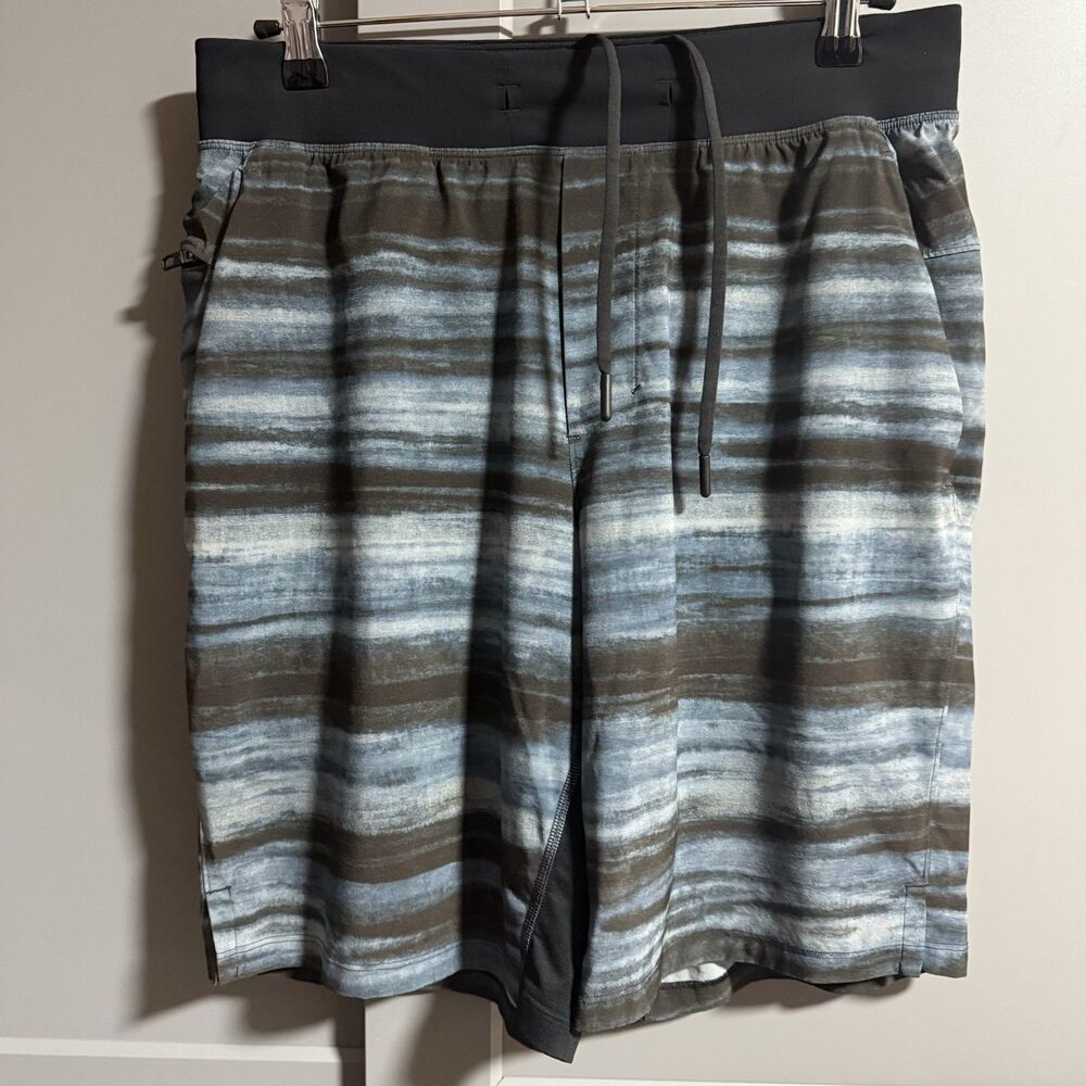 Lululemon Men T.H.E. Short Linerless 9” Sweat Wicking Stripe Blue Medium M7AAWS
